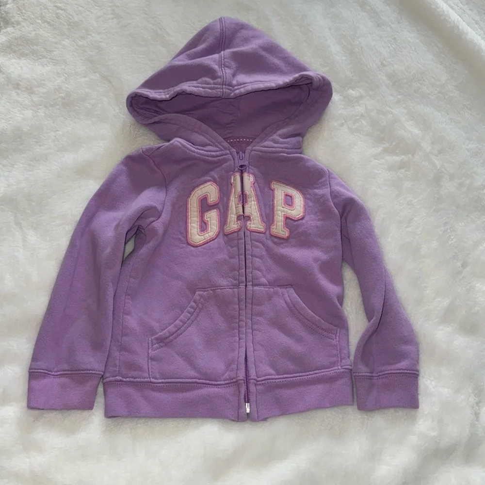 Gap 3t purple sweatshirt with pink and white and silver gap